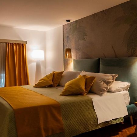 Two Rooms Chiaia 37 Naples Luaran gambar