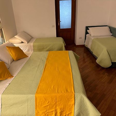 Two Rooms Chiaia 37 Naples Luaran gambar