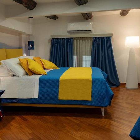 Two Rooms Chiaia 37 Naples Luaran gambar