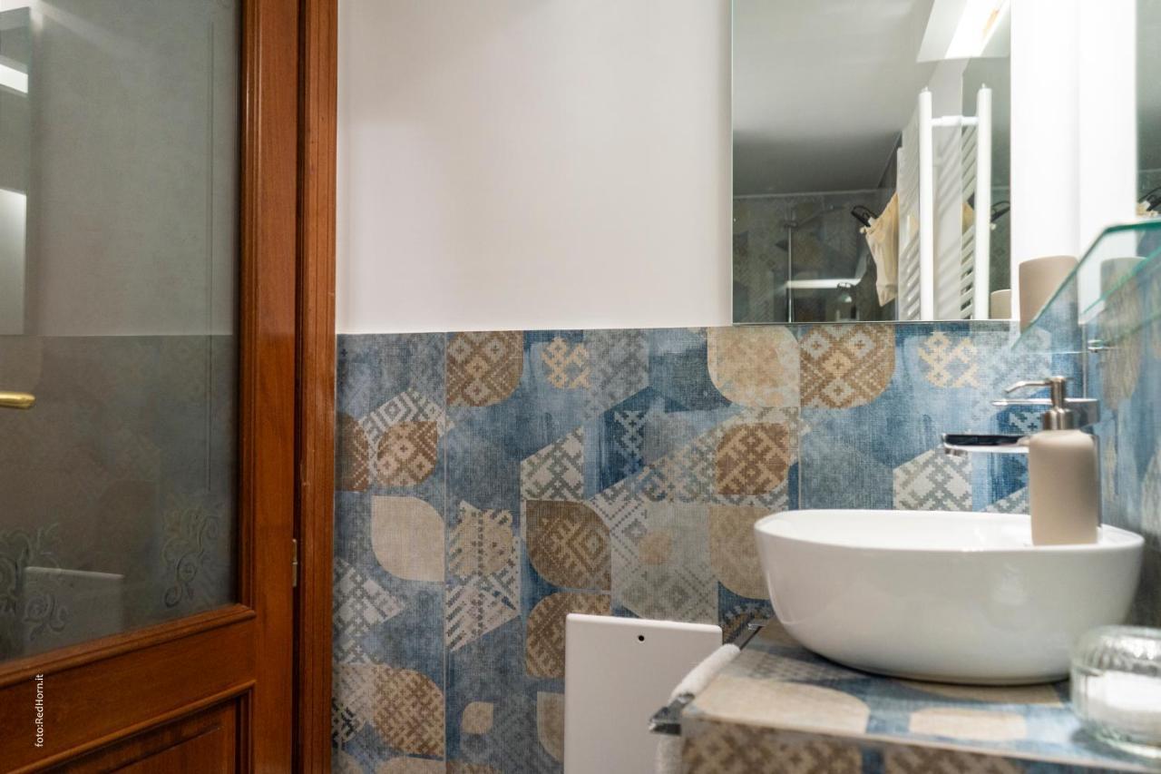 Two Rooms Chiaia 37 Naples Luaran gambar