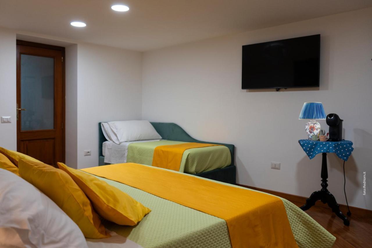 Two Rooms Chiaia 37 Naples Luaran gambar