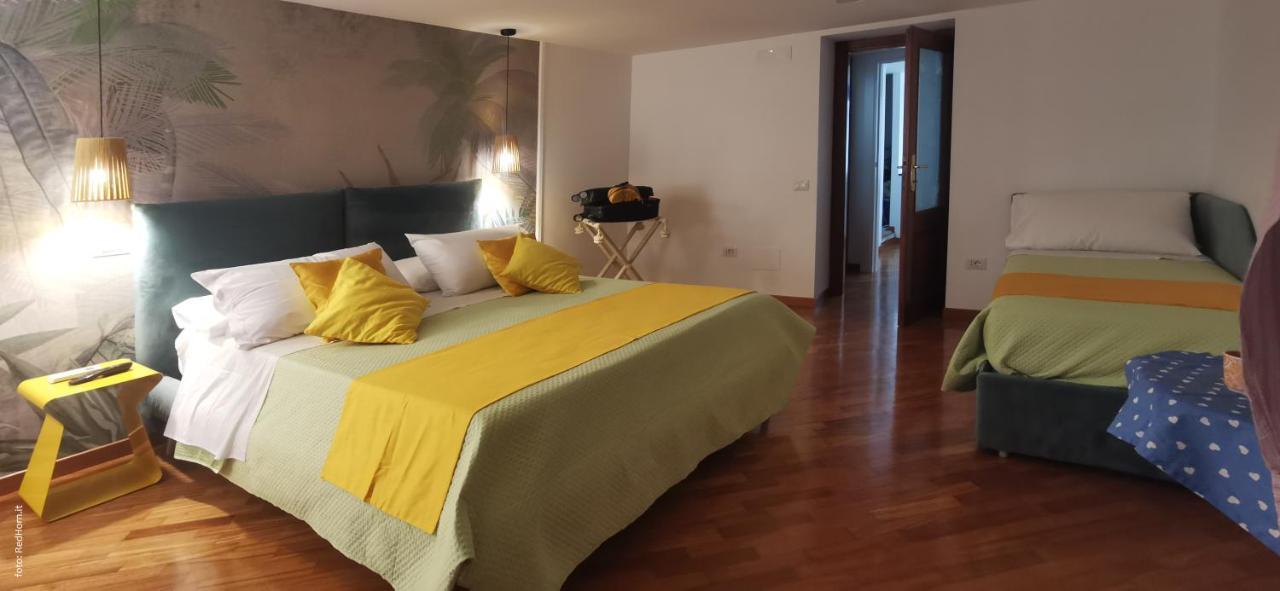 Two Rooms Chiaia 37 Naples Luaran gambar
