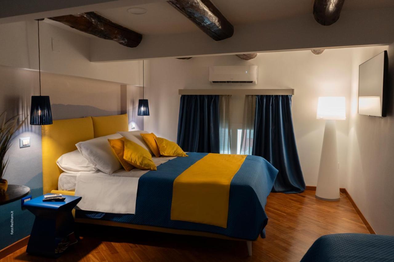 Two Rooms Chiaia 37 Naples Luaran gambar