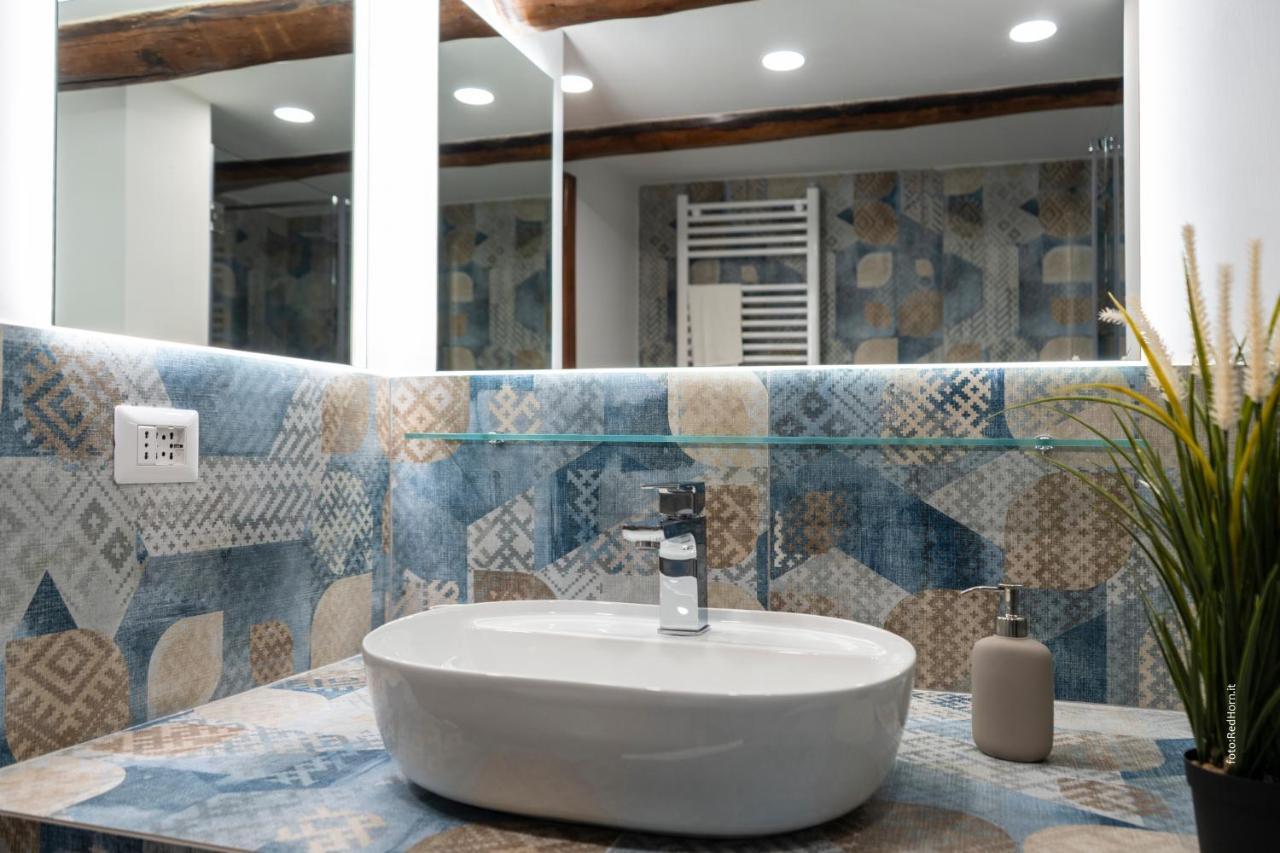 Two Rooms Chiaia 37 Naples Luaran gambar