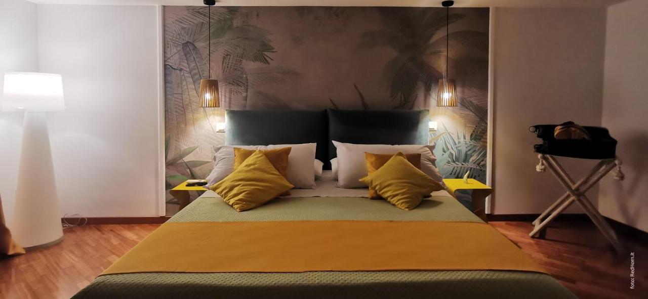 Two Rooms Chiaia 37 Naples Luaran gambar
