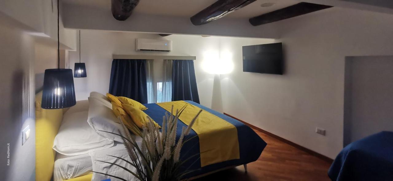 Two Rooms Chiaia 37 Naples Luaran gambar
