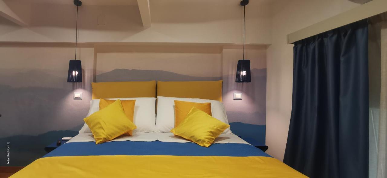 Two Rooms Chiaia 37 Naples Luaran gambar