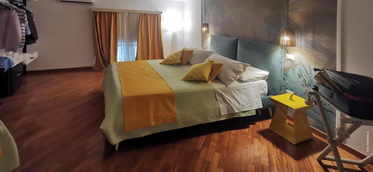 Two Rooms Chiaia 37 Naples Luaran gambar