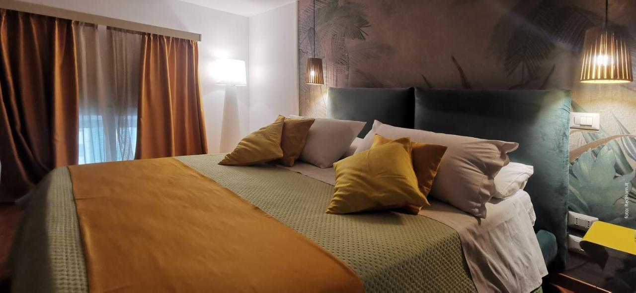 Two Rooms Chiaia 37 Naples Luaran gambar