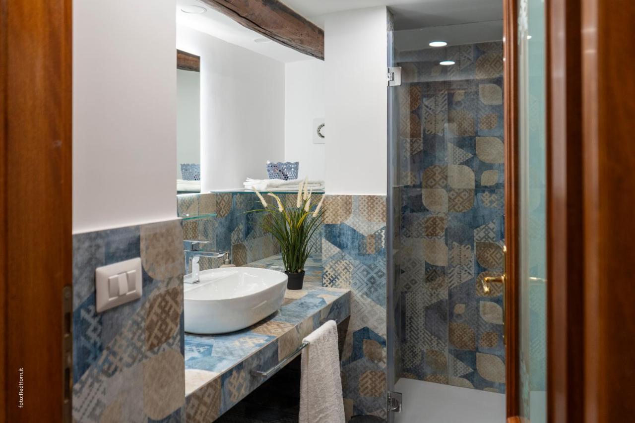 Two Rooms Chiaia 37 Naples Luaran gambar