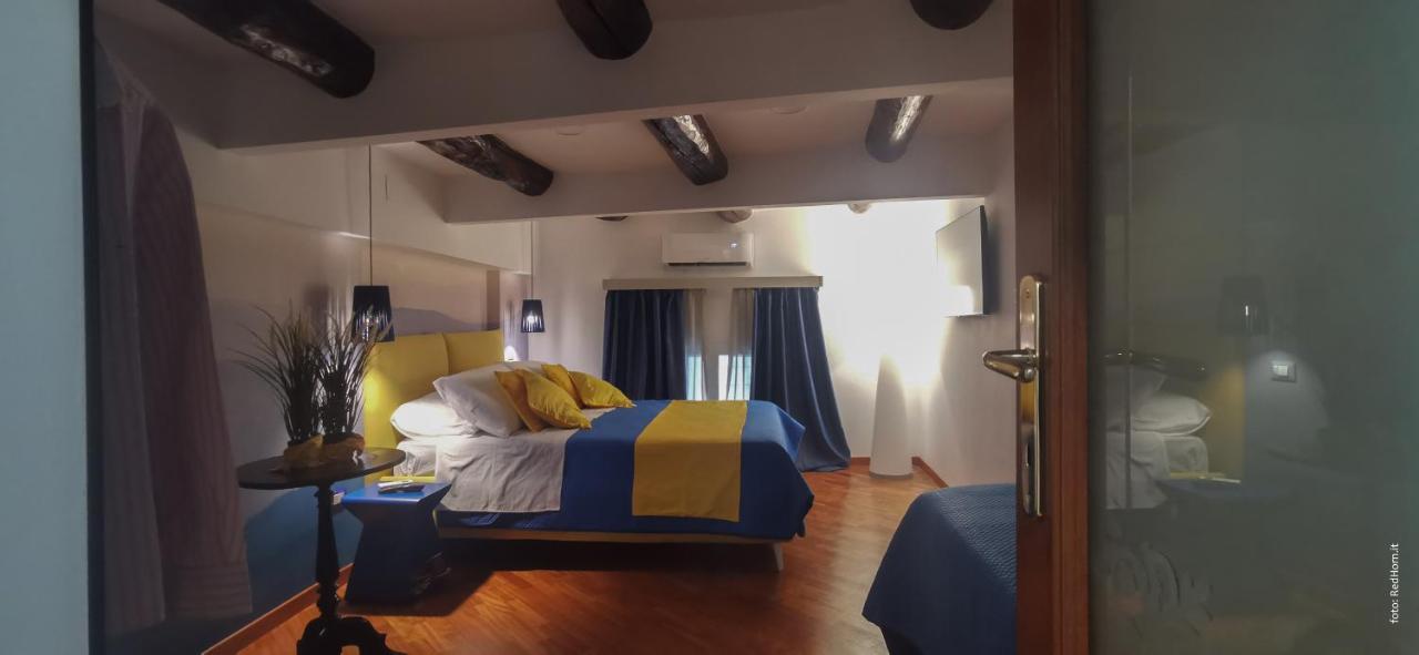Two Rooms Chiaia 37 Naples Luaran gambar