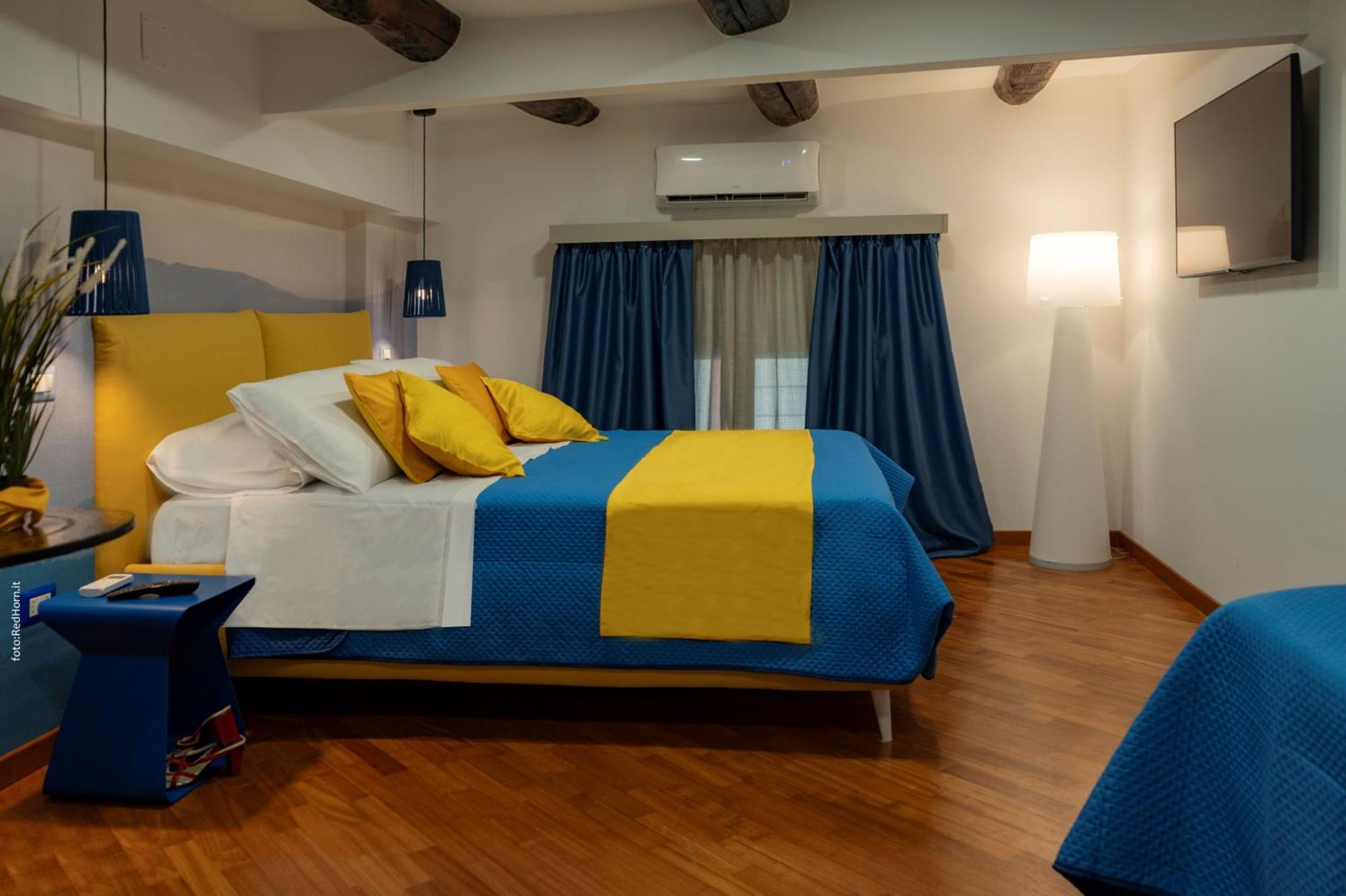 Two Rooms Chiaia 37 Naples Luaran gambar